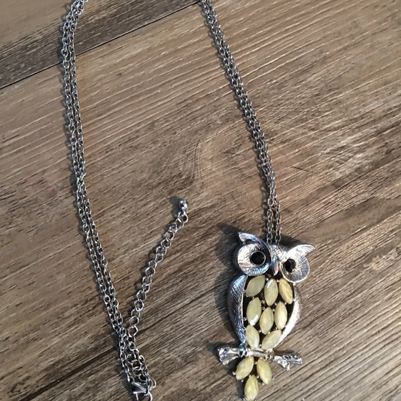 Owl Pendant - Jewelled with 24" Chain - Picture 4 of 9